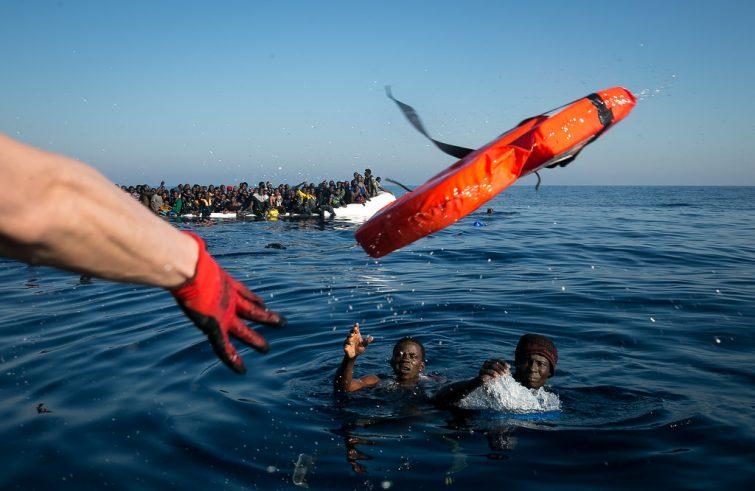 MIGRAZIONI E PORTI CHIUSI: “EUROPA RICORDI POLITICA COLONIALE E LI ACCOLGA”