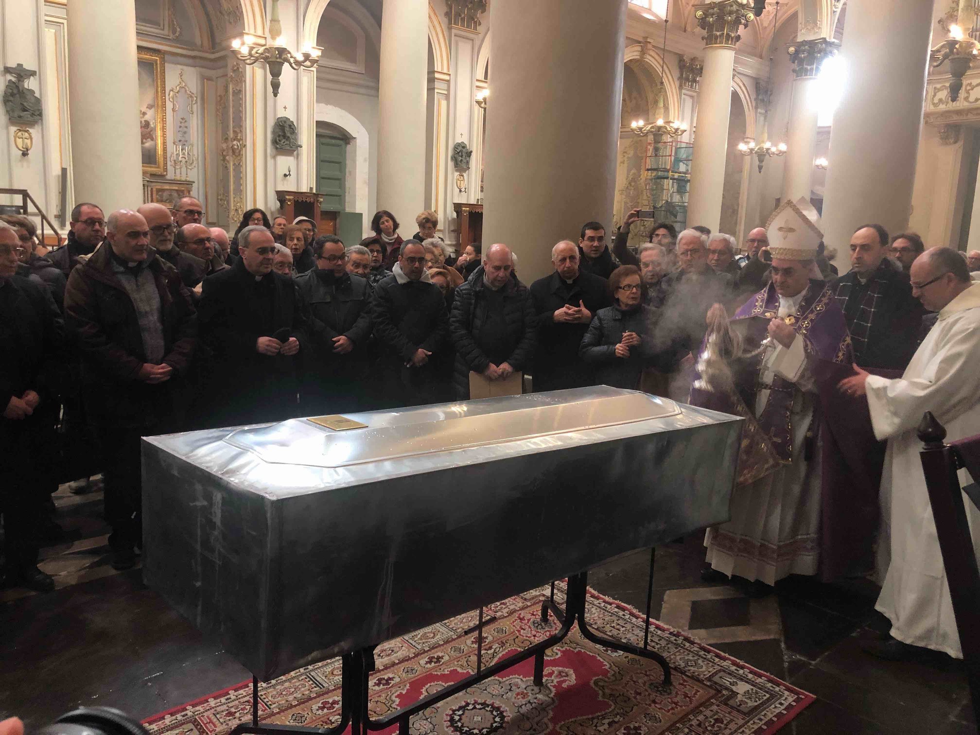 MONSIGNOR ANGELO RIZZO: TRASLATA LA SALMA, ORA RIPOSA IN CATTEDRALE