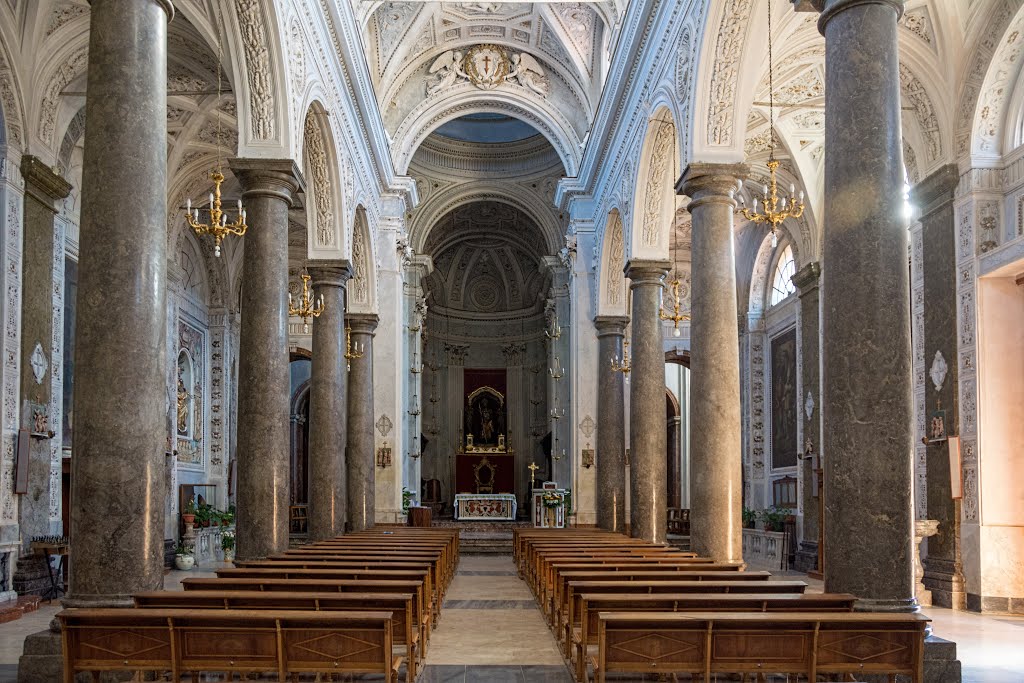 NEL 9° ANNIVERSARIO EPISCOPALE DI MONS. PERI, RIAPRE LA BASILICA