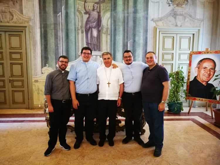 ALLA VIGILIA DEL 26° ANNIVERSARIO DEL MARTIRIO DI PADRE PUGLISI, L’ORDINAZIONE DI CINQUE SACERDOTI