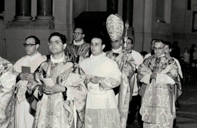 “OPERATORI DI PACE”: DONO DELLA DIOCESI NEL 50 DI SACERDOZIO DEL VESCOVO