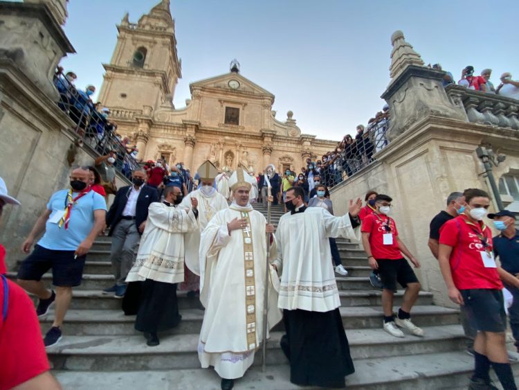 MONS. GIUSEPPE LA PLACA È VESCOVO: INIZIA IL SUO EPISCOPATO A RAGUSA