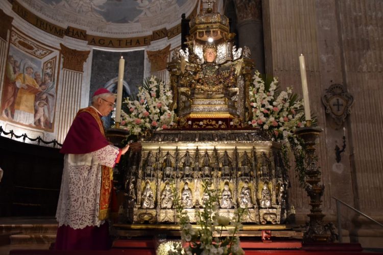 “SANT’AGATA, UNA VITA ILLUMINATA DALLA PASQUA DI CRISTO”: OMELIA DEL VESCOVO RENNA PER L’OSTENSIONE DEL BUSTO RELIQUIARIO