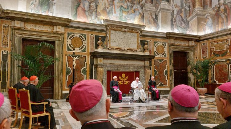 IL PAPA INCONTRA I VESCOVI E I SACERDOTI DI SICILIA