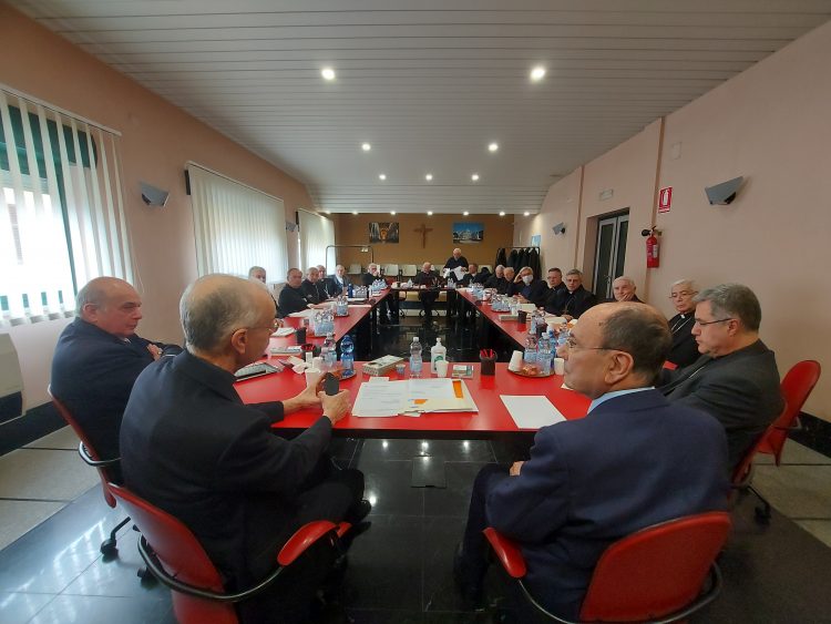 SESSIONE PRIMAVERILE DELLA CESI: INCONTRO TRA I VESCOVI DI SICILIA E IL PRESIDENTE DELLA REGIONE SICILIANA