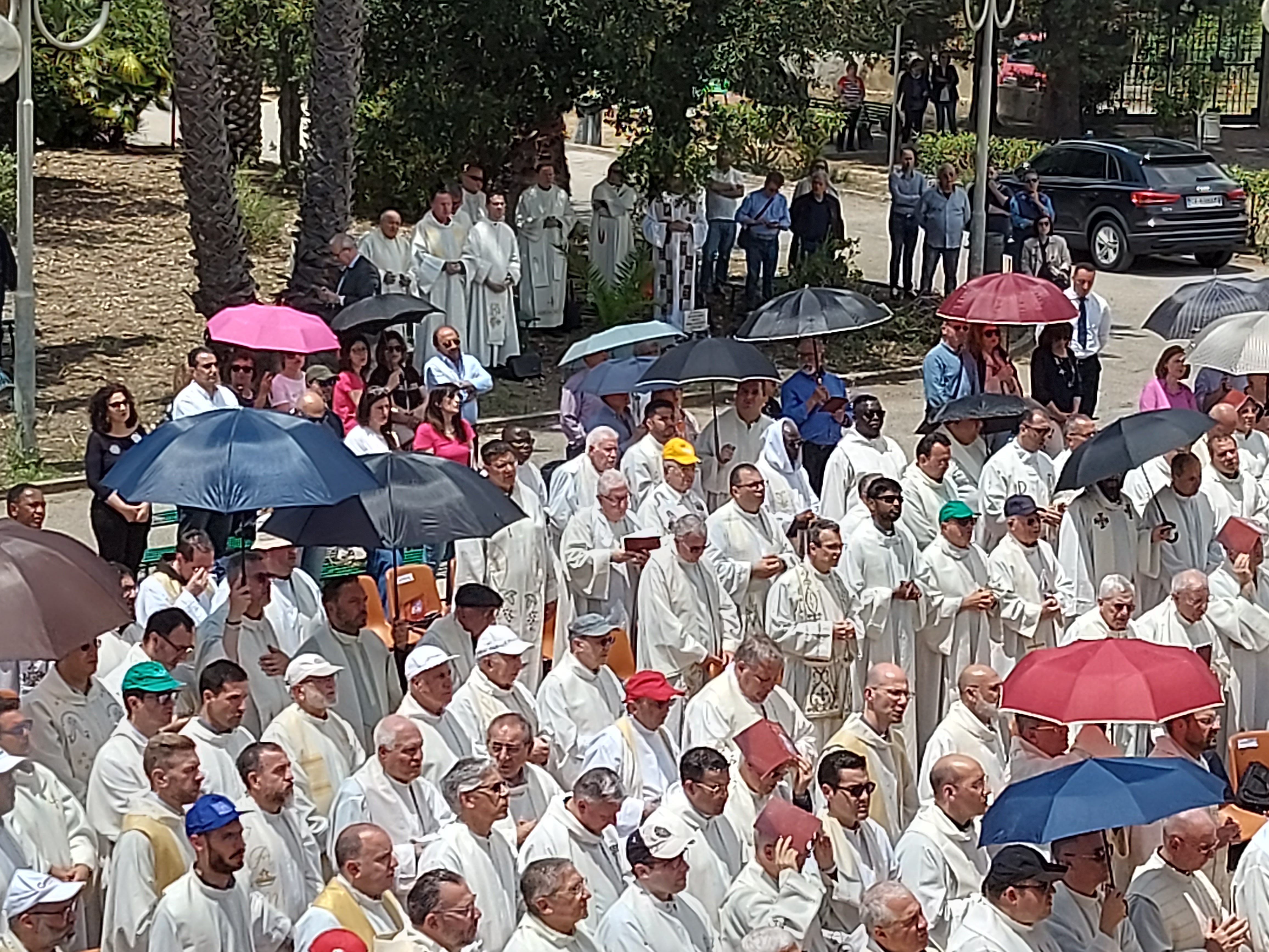 SACERDOTI ALLA SCUOLA DI MARIA: UN DIALOGO DI SGUARDI E PAROLE. LA CRONACA DELLA GIORNATA, I VIDEO, LA GALLERIA FOTOGRAFICA