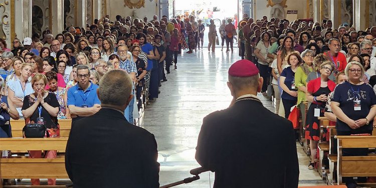 “ASCOLTO, COMUNICAZIONE E LINGUAGGI. EVANGELIZZARE NEL CONTESTO SICILIANO”: SINTESI PER PAROLE, IMMAGINI E SOLLECITAZIONI SOCIAL DEL CONVEGNO CATECHISTICO REGIONALE DI CALTANISSETTA