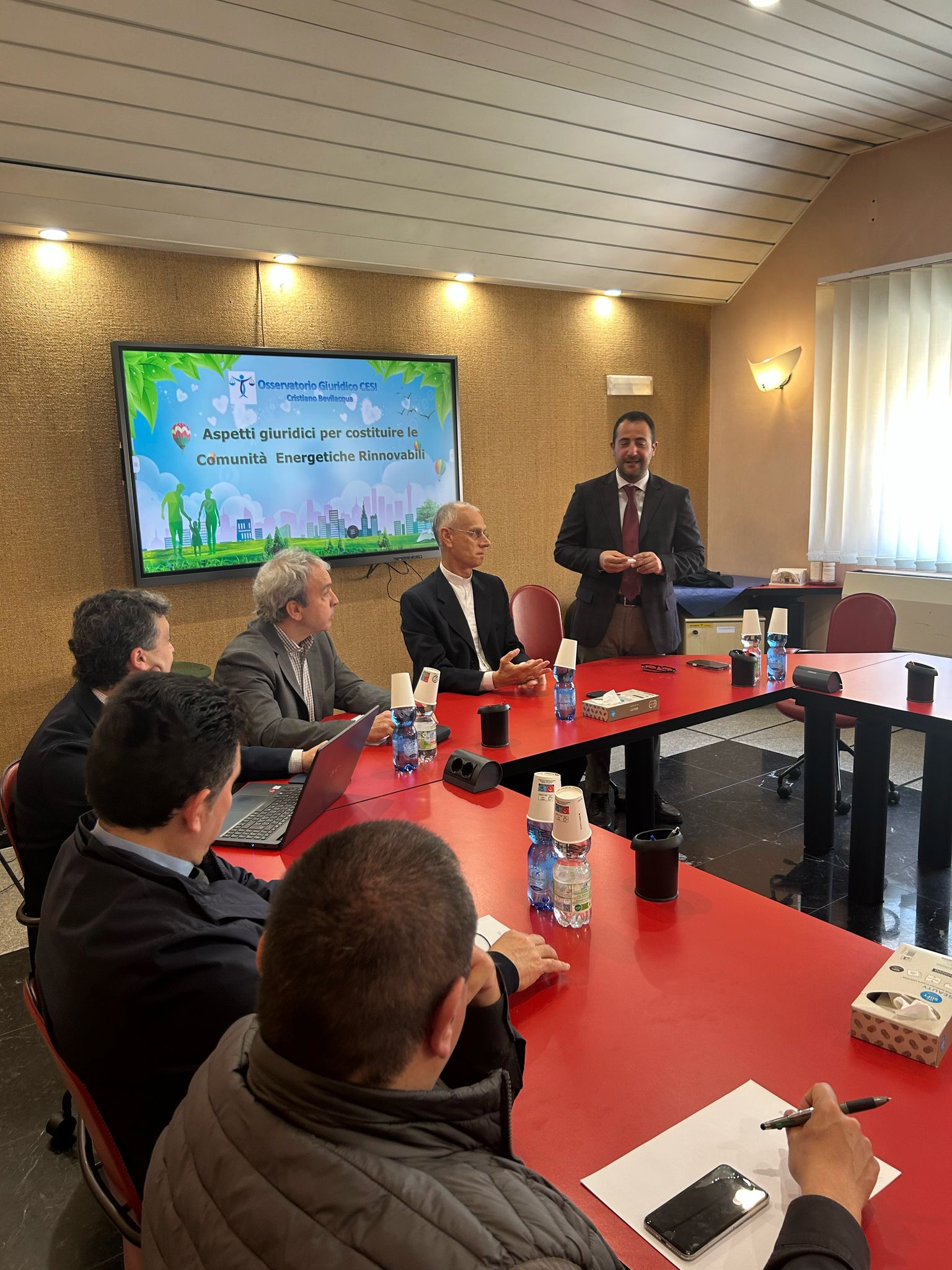 COMUNITÀ ENERGETICHE RINNOVABILI: INCONTRO TRA I FUNZIONARI DELLA REGIONE E GLI INCARICATI DIOCESANI PER IMPLEMENTARNE LA PRESENZA NELLE CHIESE LOCALI