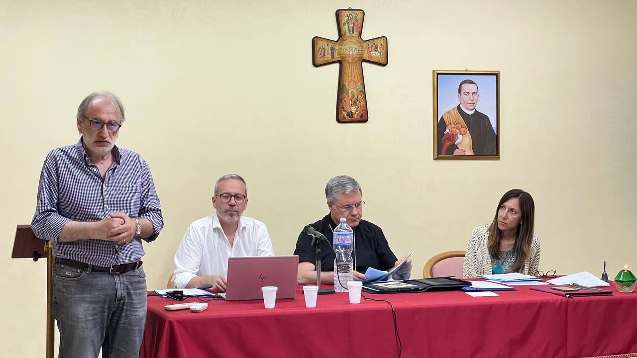 MIGRAZIONI: UN “CUORE CALDO” PER UNA COMUNITÀ MESSIANICA: L’EREDITÀ DI PAPA FRANCESCO CHE HA TROVATO RADICE A LAMPEDUSA
