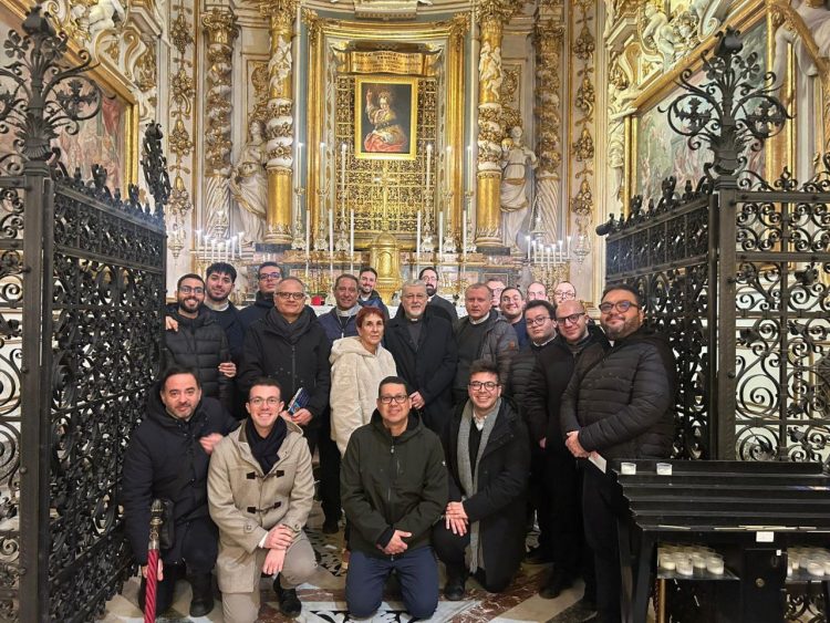 “AMARE, ASCOLTARE, PREGARE”: IL MINISTERO DEL CONFESSORE IN UN PERCORSO INTERDISCIPLINARE PER SACERDOTI E SEMINARISTI