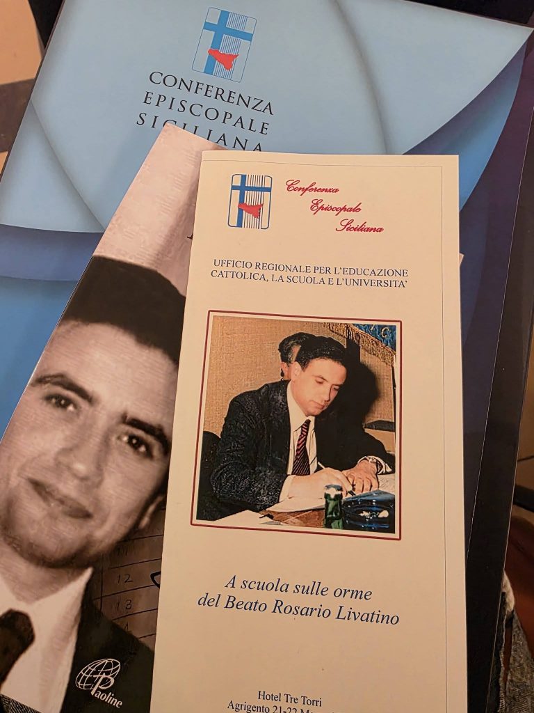 DOCENTI ALLA SCUOLA DEL GIUDICE LIVATINO: L’ESEMPIO DI VITA DELL’UOMO E DEL MAGISTRATO COME OPPORTUNITÀ EDUCATIVA. SINTESI E IMMAGINI DAL CONVEGNO REGIONALE AD AGRIGENTO