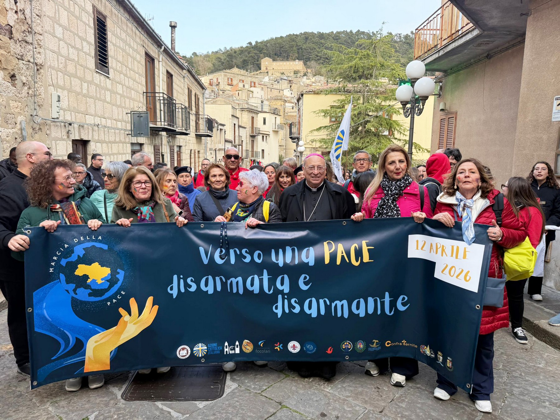 MADONIE TERRA DI PACE. IL VESCOVO MARCIANTE: “ESSERE OBIETTORI DI COSCIENZA CONTRO LA GUERRA È UN SEGNO PROFETICO PER COSTRUIRE LA PACE”