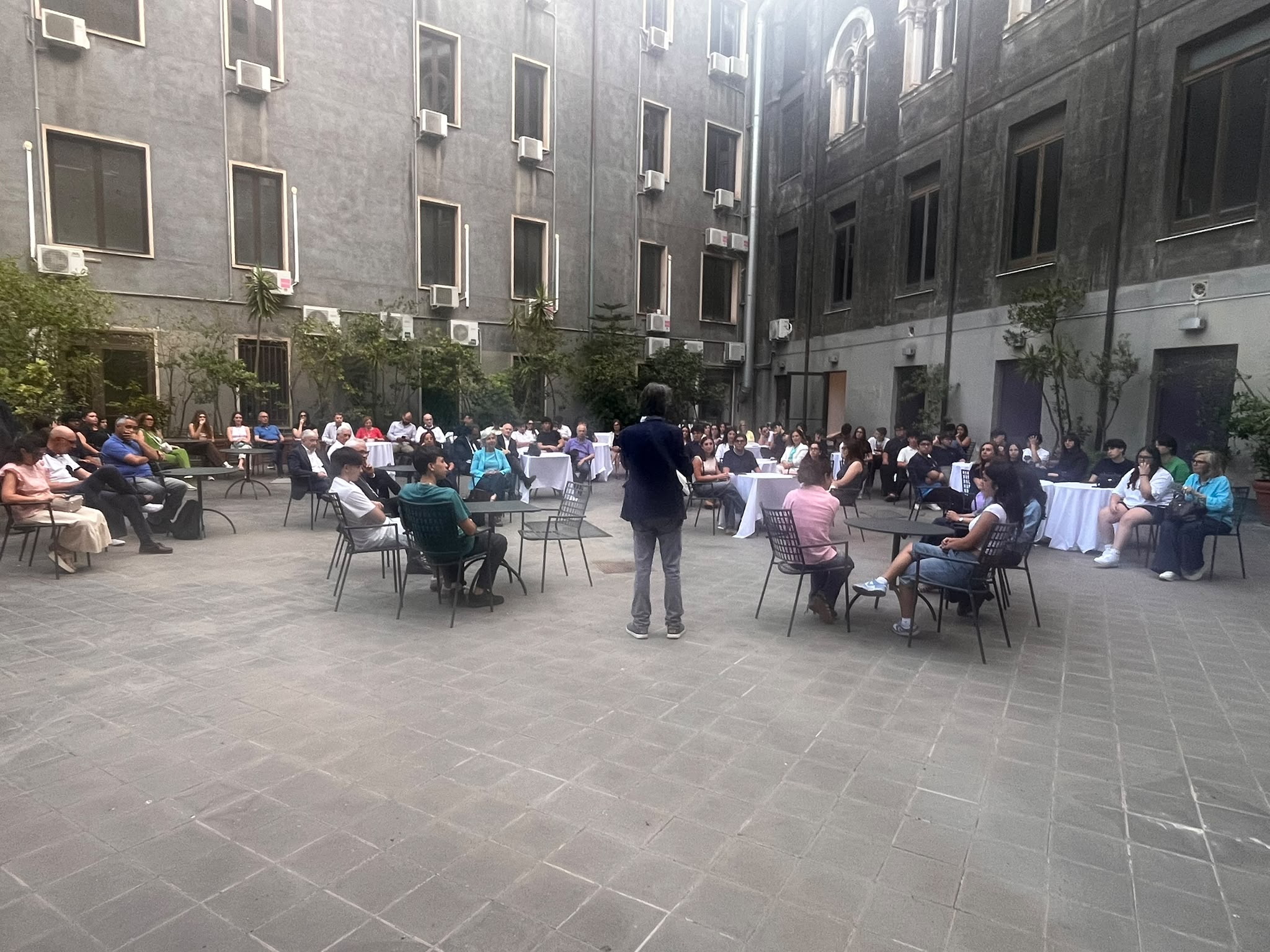 I “POETI SOCIALI” CHE DISEGNANO IL FUTURO DI CATANIA A PARTIRE DALLA SCUOLA