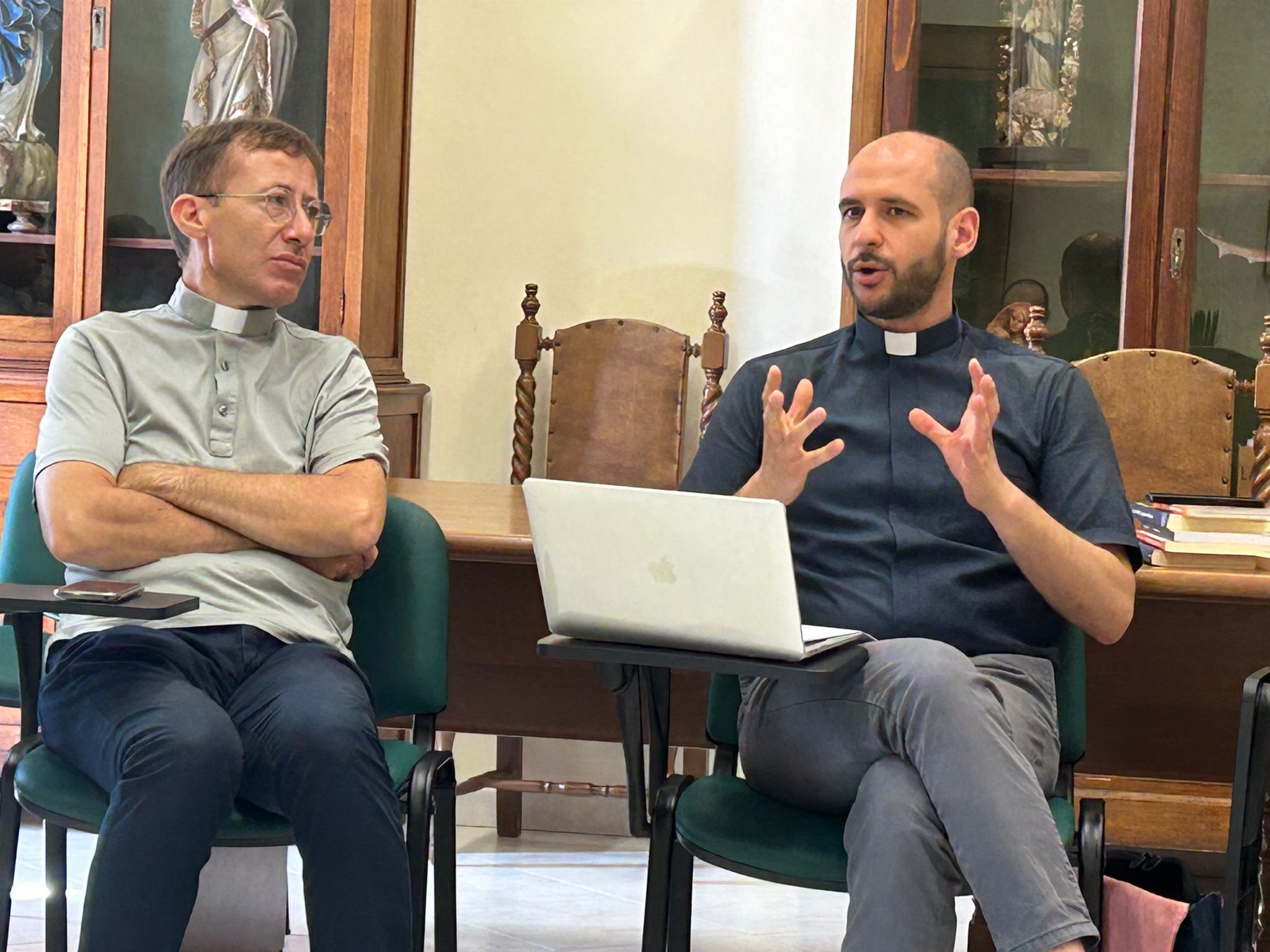 LA FORMAZIONE AL MINISTERO PRESBITERALE ALLA PROVA DEI SOCIAL MEDIA: I FORMATORI DEI SEMINARI DI SICILIA CON DON PIERPAOLO PACELLO