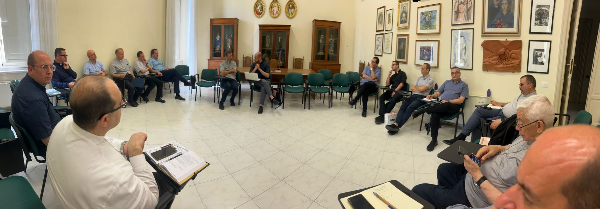 LA FORMAZIONE AL MINISTERO PRESBITERALE ALLA PROVA DEI SOCIAL MEDIA: I FORMATORI DEI SEMINARI DI SICILIA CON DON PIERPAOLO PACELLO