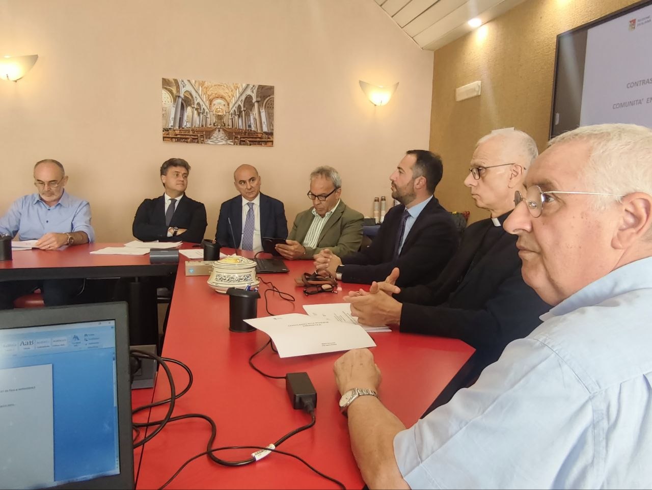 FOTOVOLTAICO A TASSO ZERO PER LE FAMIGLIE SICILIANE IN DIFFICOLTÀ E NUOVE COMUNITÀ ENERGETICHE SOLIDALI IN PARROCCHIE E DIOCESI: REGIONE SICILIANA E VESCOVI DELL’ISOLA INSIEME PER CONTRASTARE LA POVERTÀ ENERGETICA
