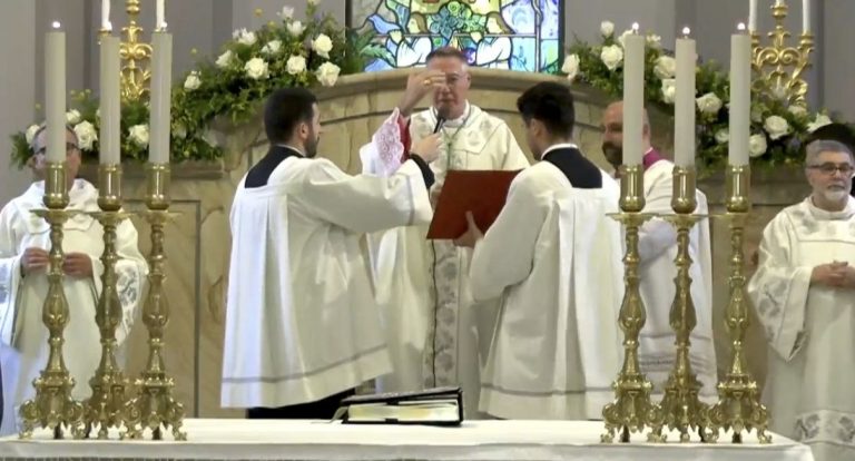 “NON SONO VENUTO A PERCORRERE QUESTE STRADE DA NAVIGATORE SOLITARIO, MA A CAMMINARE INSIEME A TUTTI VOI”: MONS. CESARE DI PIETRO ALLA GUIDA DELLA DIOCESI DI LOCRI-GERACE