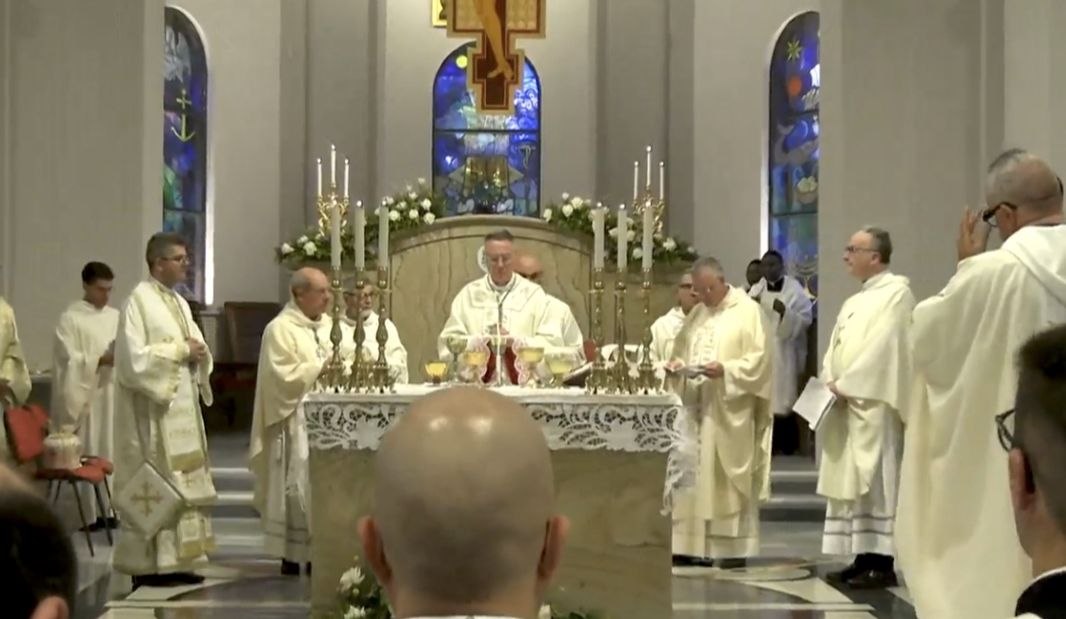 “NON SONO VENUTO A PERCORRERE QUESTE STRADE DA NAVIGATORE SOLITARIO, MA A CAMMINARE INSIEME A TUTTI VOI”: MONS. CESARE DI PIETRO ALLA GUIDA DELLA DIOCESI DI LOCRI-GERACE